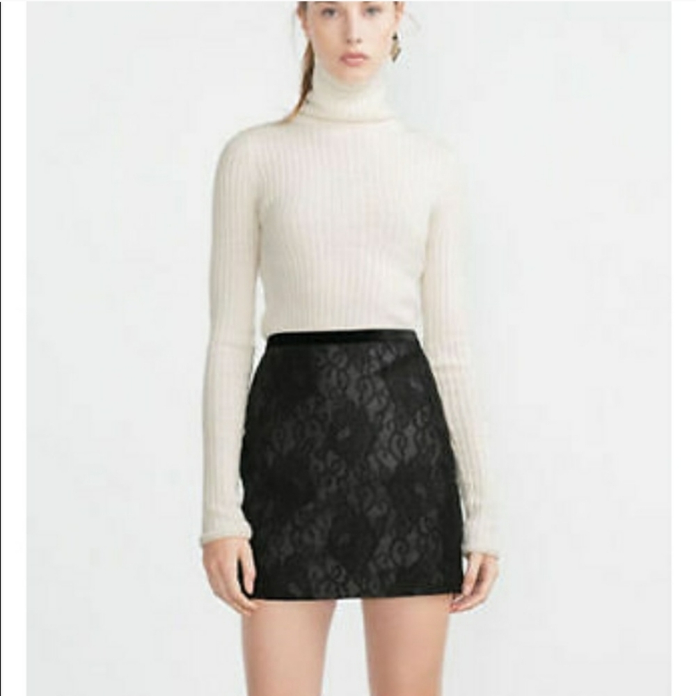 Zara Lace Overlay Mini Skirt Velvet Trim Black Size Medium